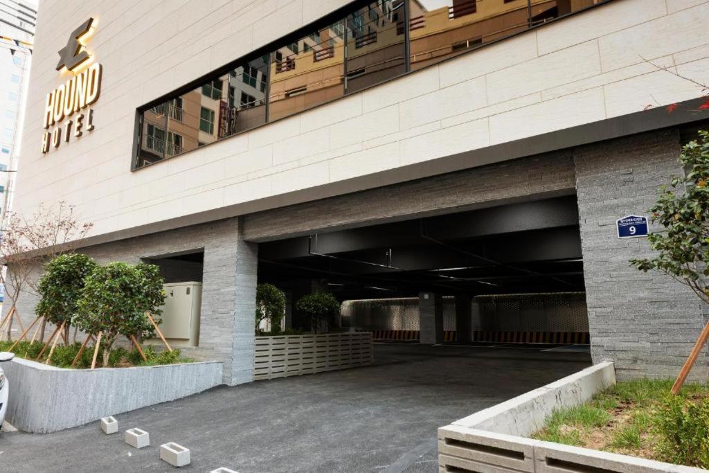 Hound Hotel Yeonsan Busan Exteriör bild