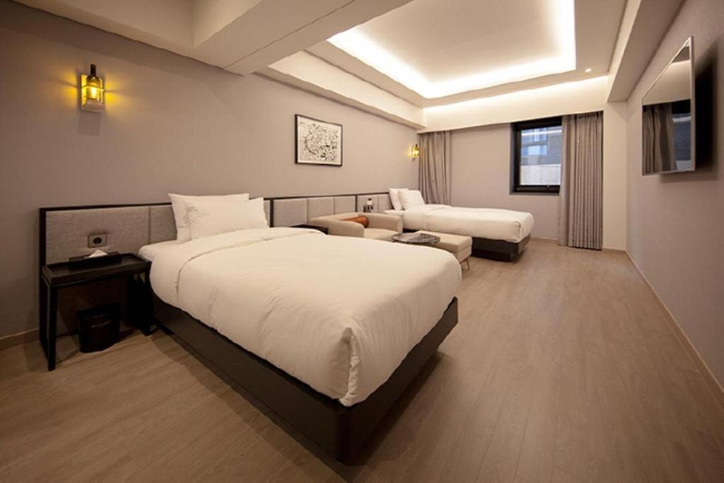 Hound Hotel Yeonsan Busan Exteriör bild