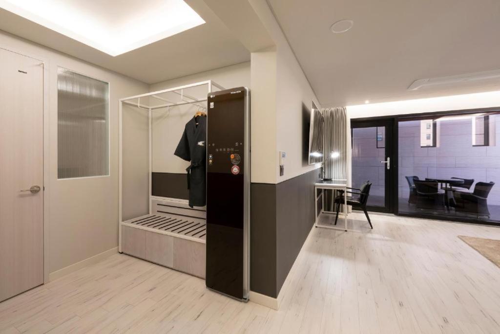 Hound Hotel Yeonsan Busan Exteriör bild