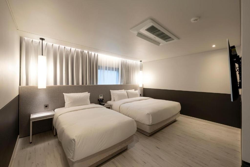 Hound Hotel Yeonsan Busan Exteriör bild