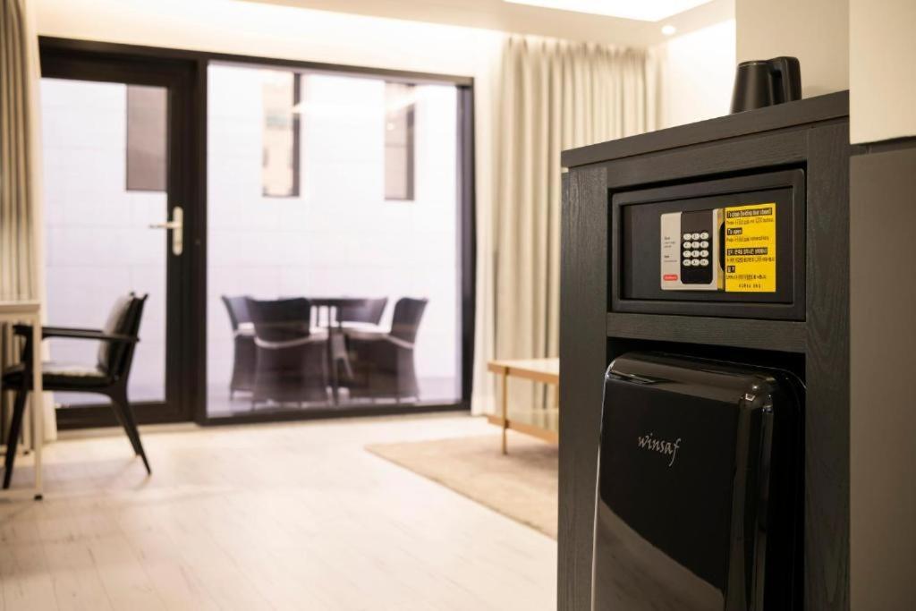 Hound Hotel Yeonsan Busan Exteriör bild