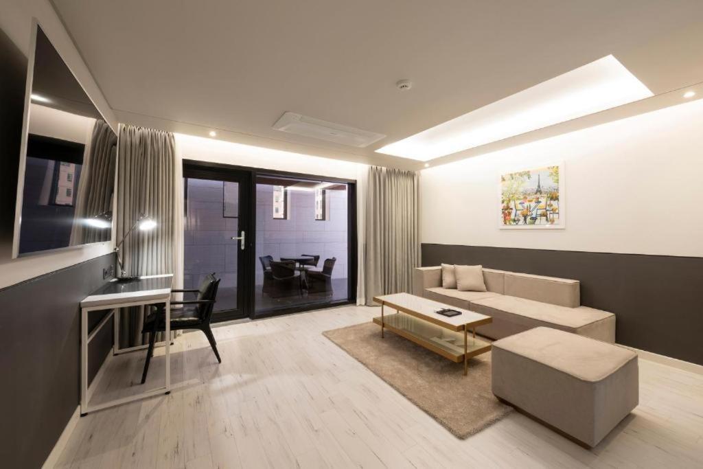 Hound Hotel Yeonsan Busan Exteriör bild