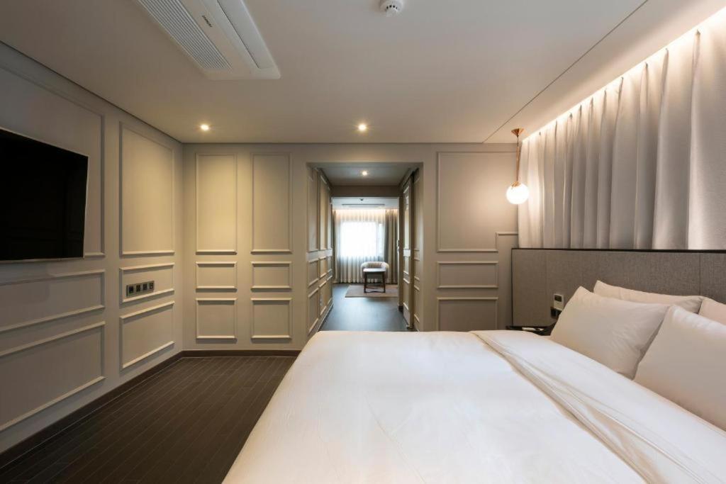 Hound Hotel Yeonsan Busan Exteriör bild
