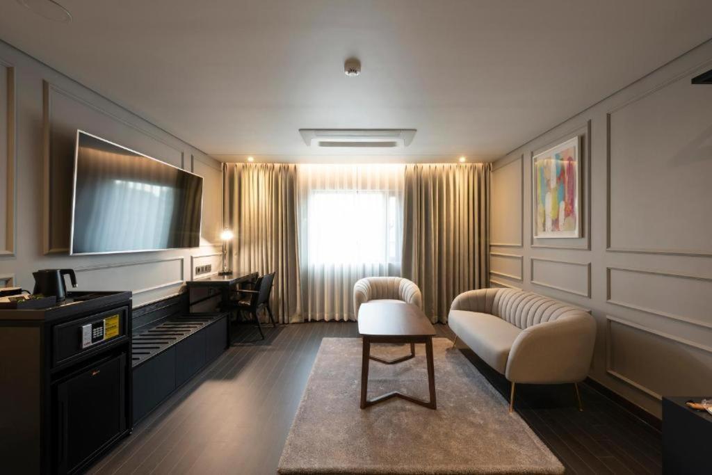 Hound Hotel Yeonsan Busan Exteriör bild