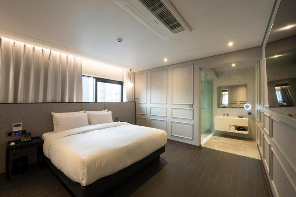 Hound Hotel Yeonsan Busan Exteriör bild