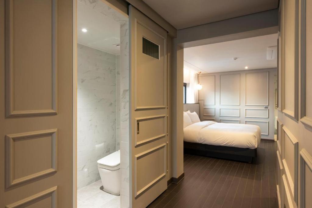 Hound Hotel Yeonsan Busan Exteriör bild