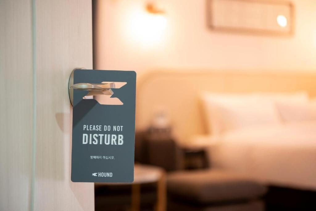 Hound Hotel Yeonsan Busan Exteriör bild
