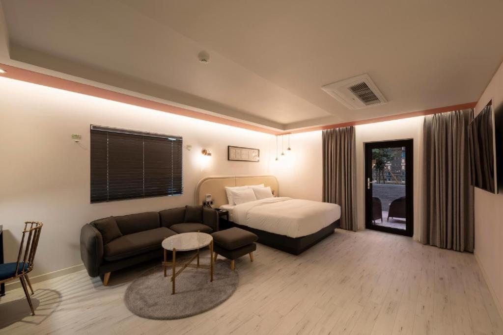 Hound Hotel Yeonsan Busan Exteriör bild