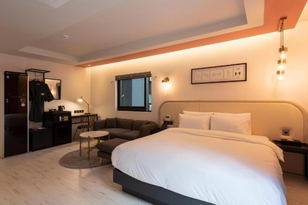 Hound Hotel Yeonsan Busan Exteriör bild