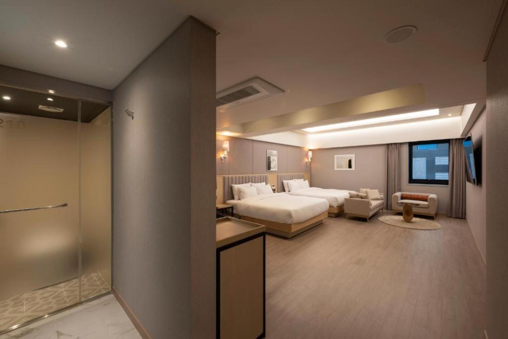 Hound Hotel Yeonsan Busan Exteriör bild