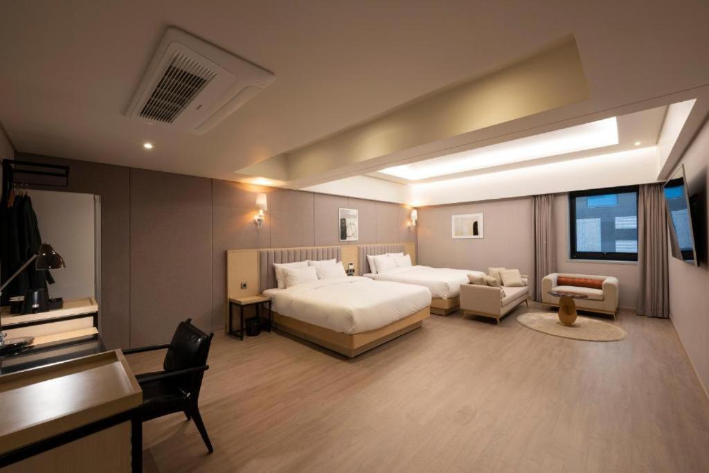 Hound Hotel Yeonsan Busan Exteriör bild