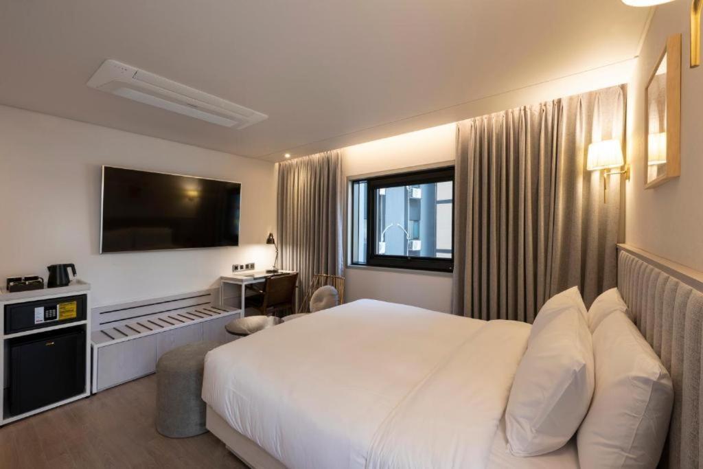 Hound Hotel Yeonsan Busan Exteriör bild