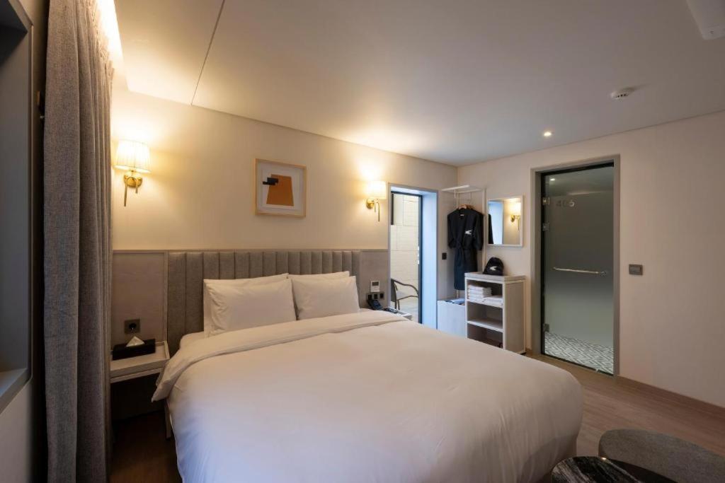Hound Hotel Yeonsan Busan Exteriör bild