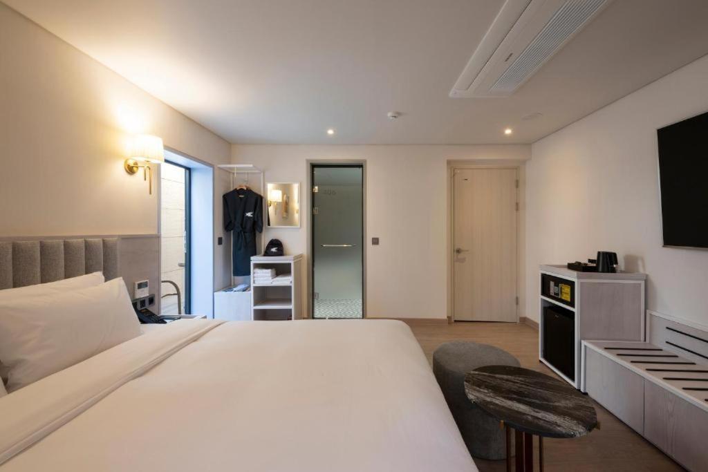 Hound Hotel Yeonsan Busan Exteriör bild