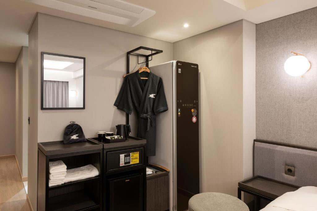 Hound Hotel Yeonsan Busan Exteriör bild