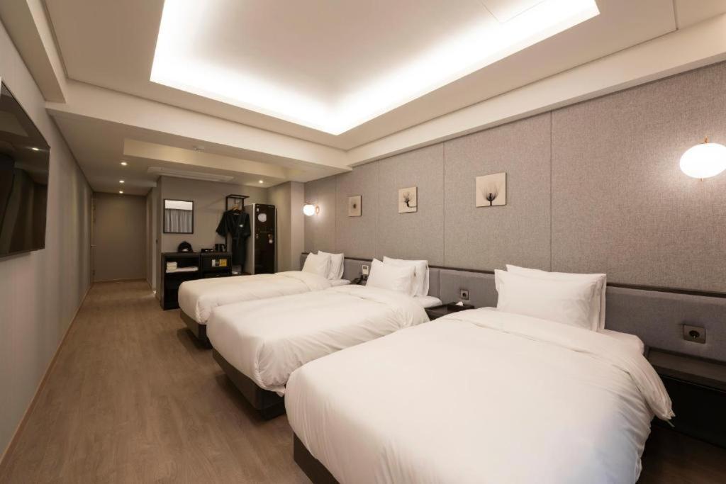 Hound Hotel Yeonsan Busan Exteriör bild