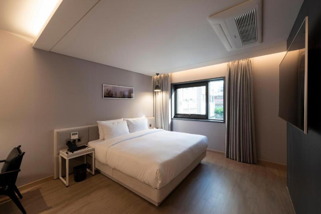 Hound Hotel Yeonsan Busan Exteriör bild