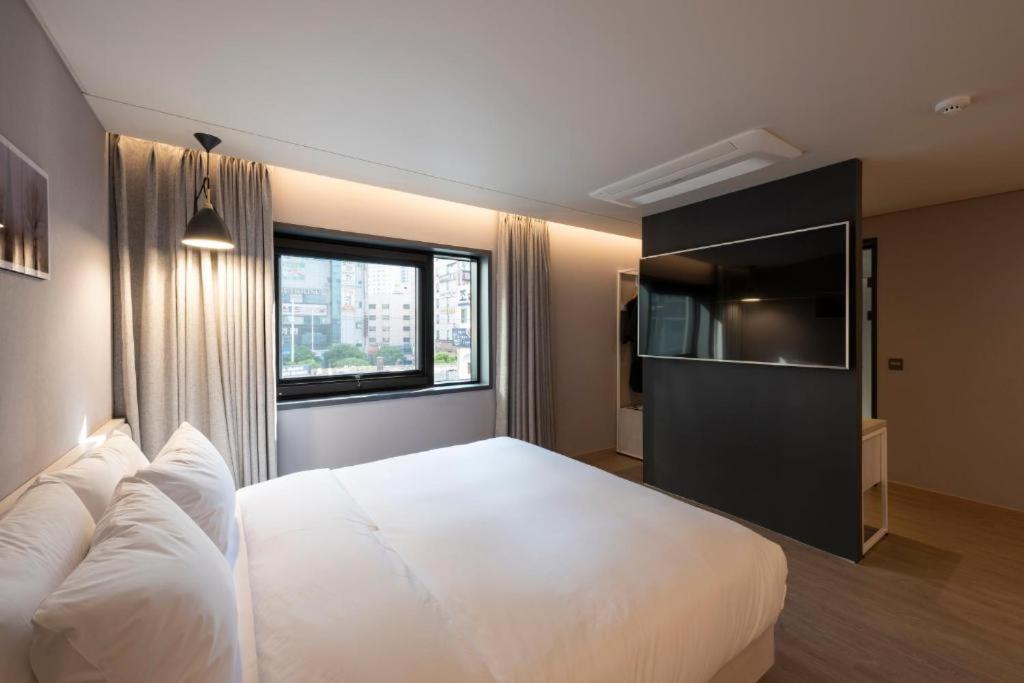 Hound Hotel Yeonsan Busan Exteriör bild