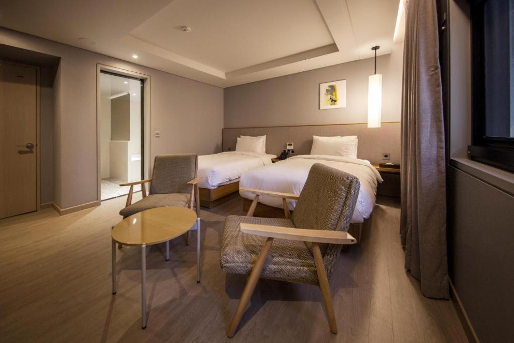 Hound Hotel Yeonsan Busan Exteriör bild