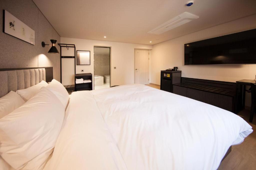 Hound Hotel Yeonsan Busan Exteriör bild