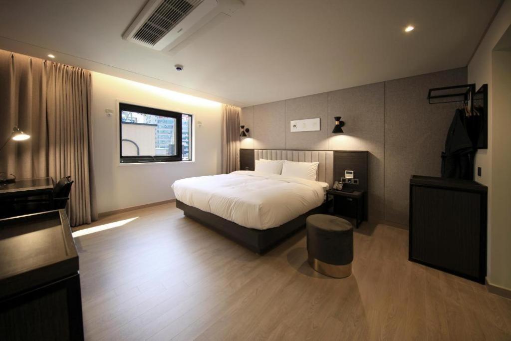 Hound Hotel Yeonsan Busan Exteriör bild