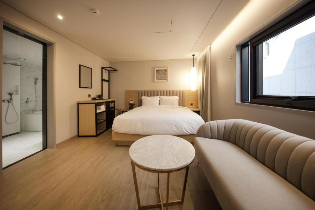 Hound Hotel Yeonsan Busan Exteriör bild