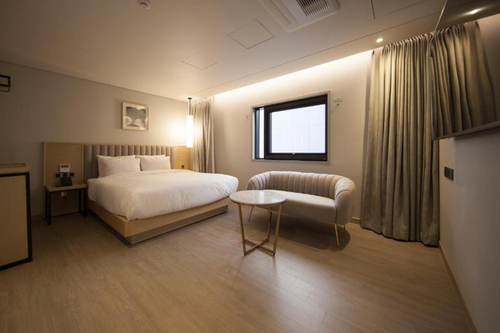 Hound Hotel Yeonsan Busan Exteriör bild
